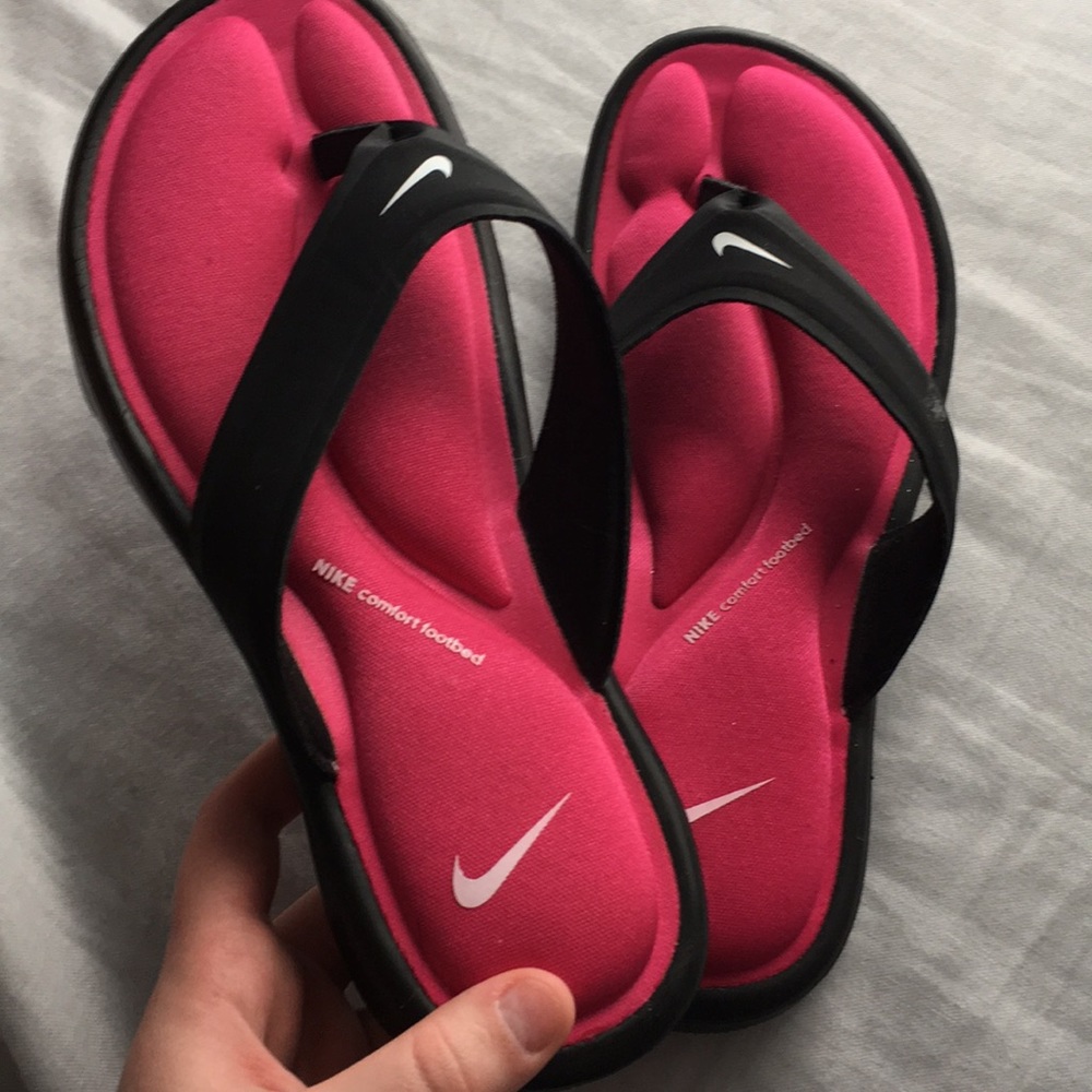 COPY - Nike flip flops